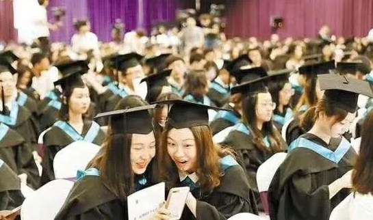 香港留學(xué)申請比內(nèi)地的優(yōu)勢在哪里呢？